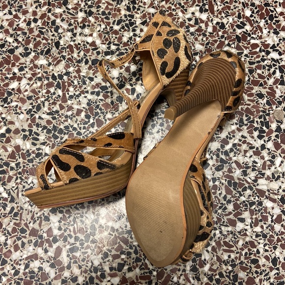 Cheetah print peep toe stilettos - Picture 3 of 3